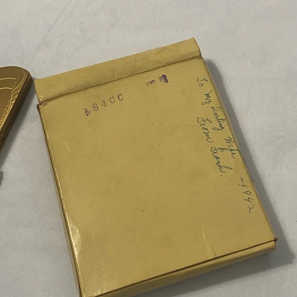 RARE 1940s Gold Henriette Mirror Compact with Etched Design - Picture 16 of 16
